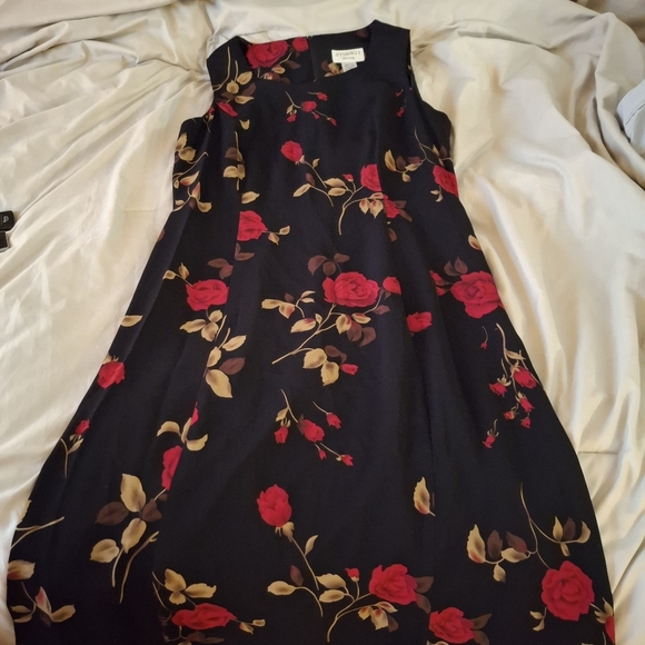 Studio I Women's Sleeveless Sheath Dress with Black And Red Floral Design - Picture 4 of 7